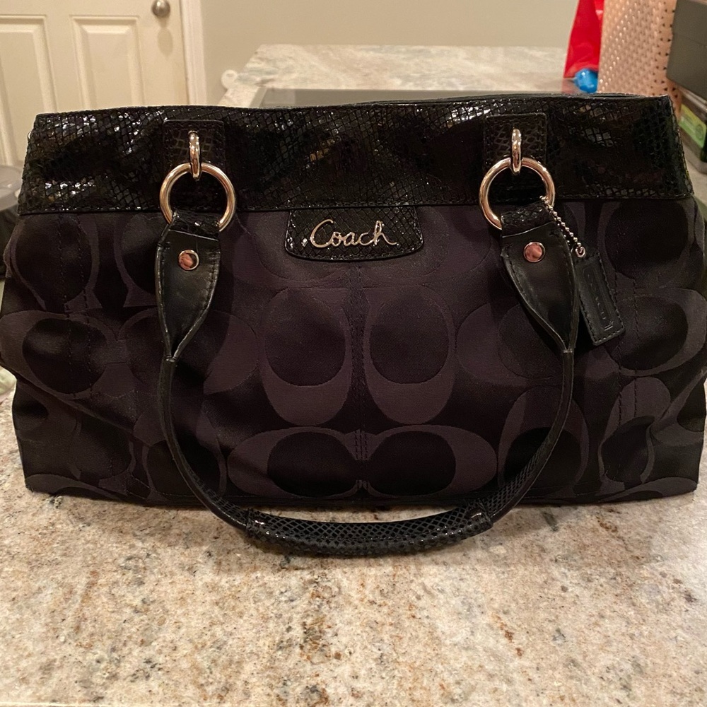❤️HP❤️Coach Black Bag. Blue sateen interior.